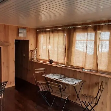 Chalet Avec Salon De Jardin