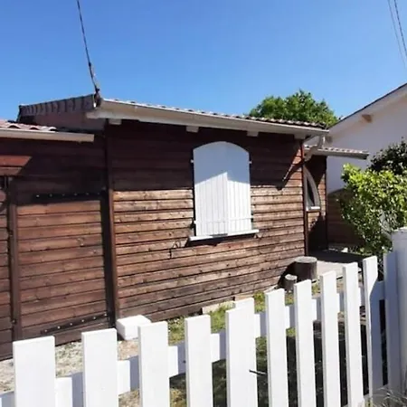 Chalet Avec Salon De Jardin Hourtin