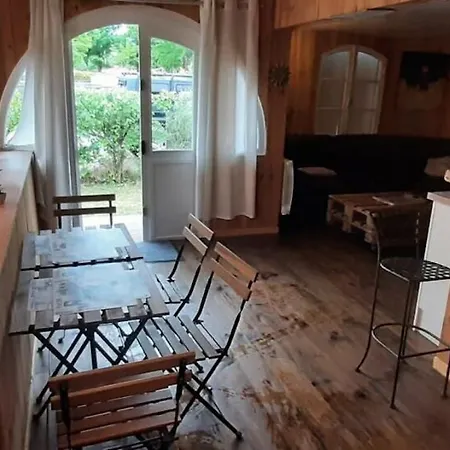 Chalet Avec Salon De Jardin *