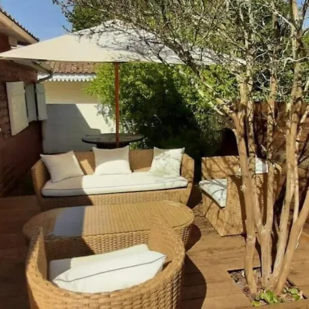 Chalet Avec Salon De Jardin Hourtin