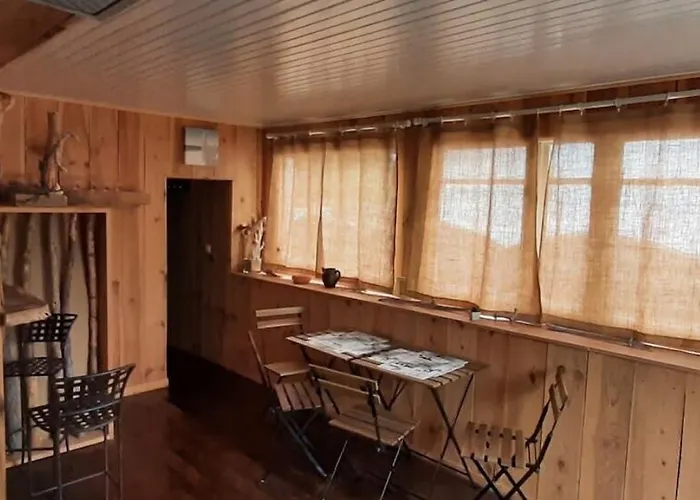 Chalet Avec Salon De Jardin