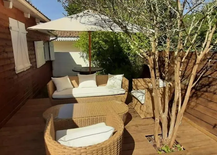 Chalet Avec Salon De Jardin